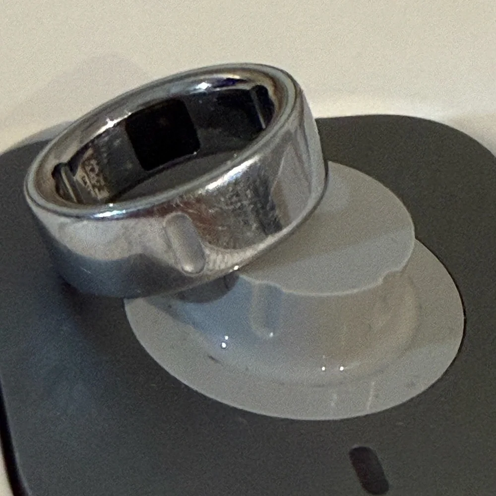 Oura Ring 4 in Elegant Silver